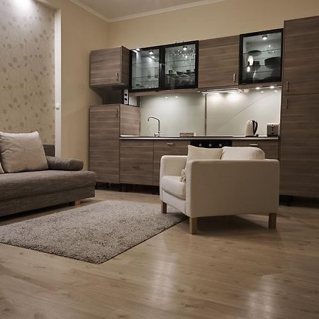 Karolyi Garden | Hostaid Apartment บูดาเปสต์ ภายนอก รูปภาพ